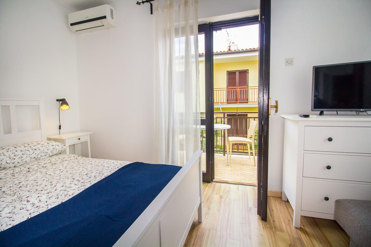 Pineta House Vidos Apartment Пореч Екстериор снимка